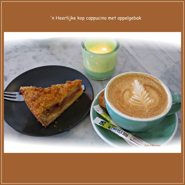 Heerlijke kop cappuchino met appelgebak
