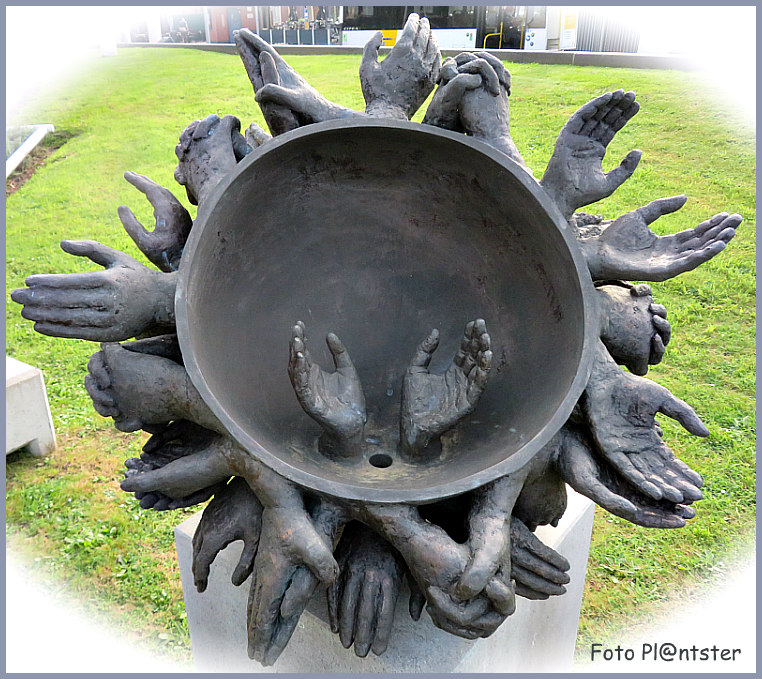 IMG_8777 Op handen gedragen